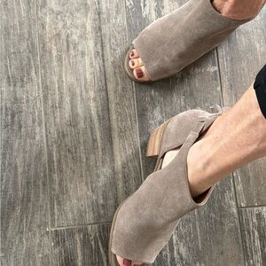 Lucky Brand Taupe Open-Toe Heels